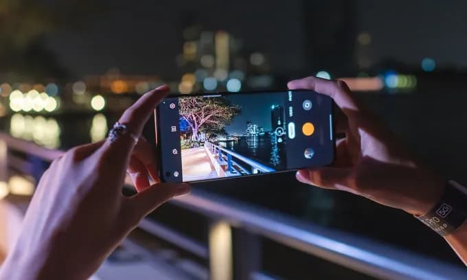 Cuộc đua camera chụp đêm trên điện thoại thông minh