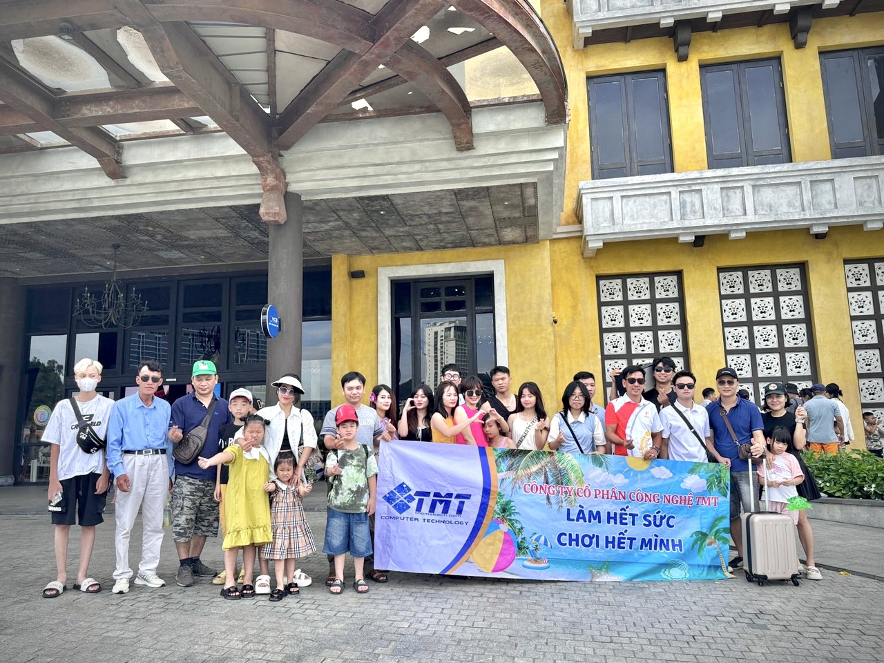 Công Ty CP Công Nghệ TMT Tổ Chức Chuyến Đi Nghỉ Dưỡng Cho Toàn Thể Nhân Viên Công Ty 